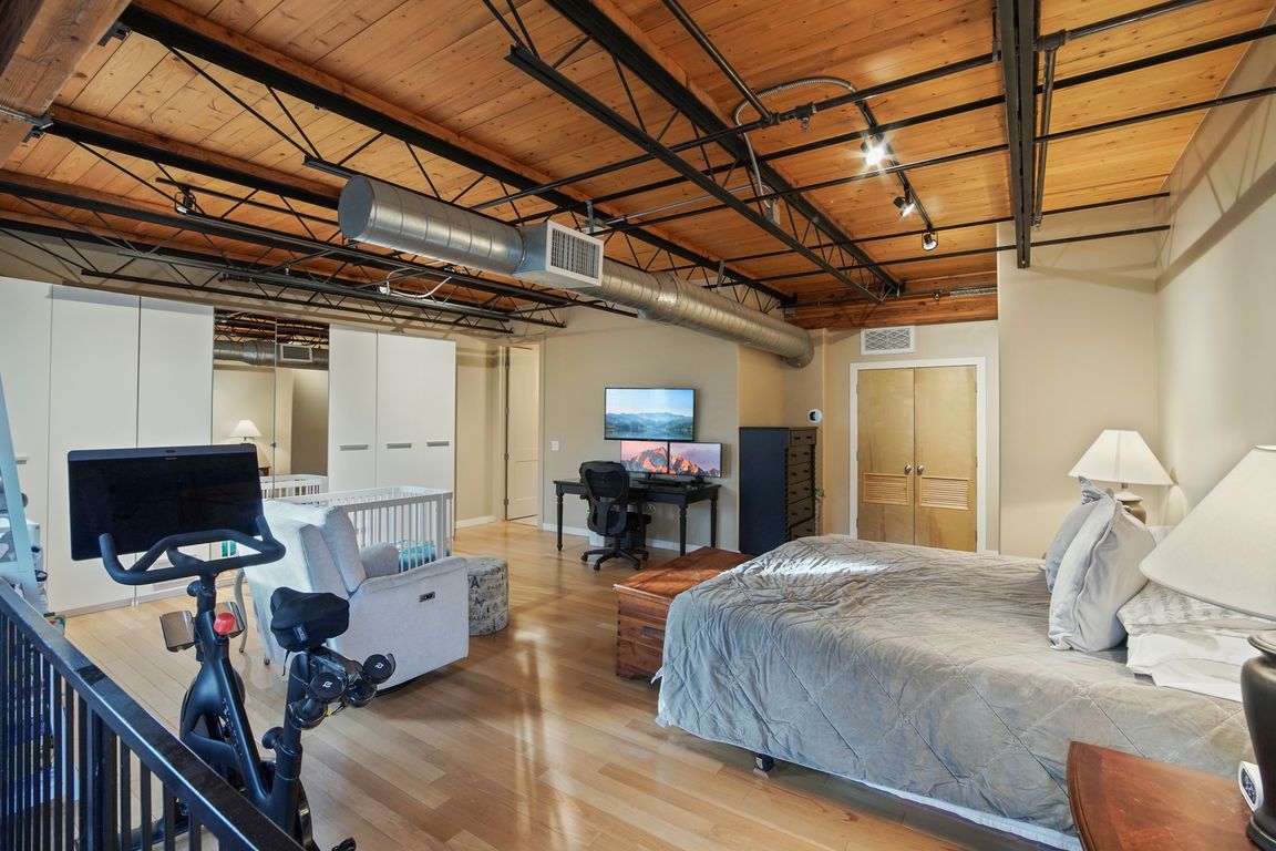 W Roosevelt St 102-015.jpg