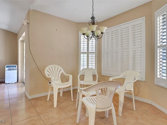 5th image of 2102 SW 49th St