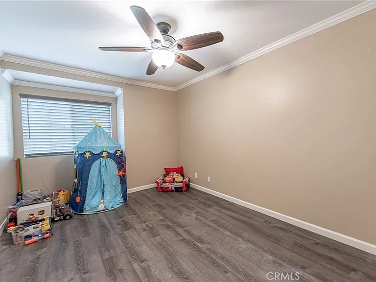 10 Valley Crest Rd — Photo 34