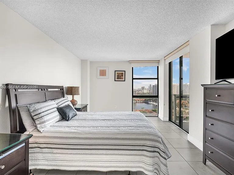 3625 N Country Club Dr #Penthouse 2 — Photo 12