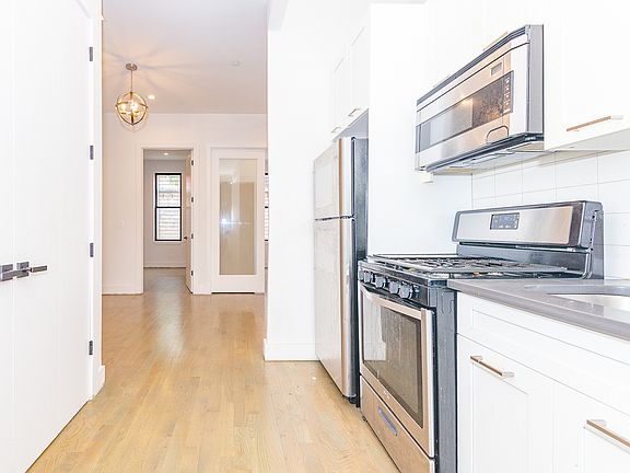 4th image of 1582 Prospect Pl #1R