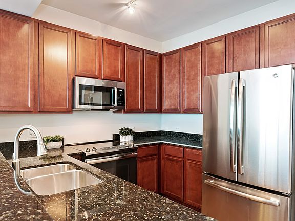 2nd image of 1629 S Prairie Ave Unit 1602