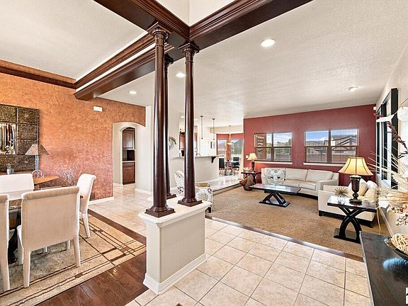 2nd image of 4 Hawks Point Ct