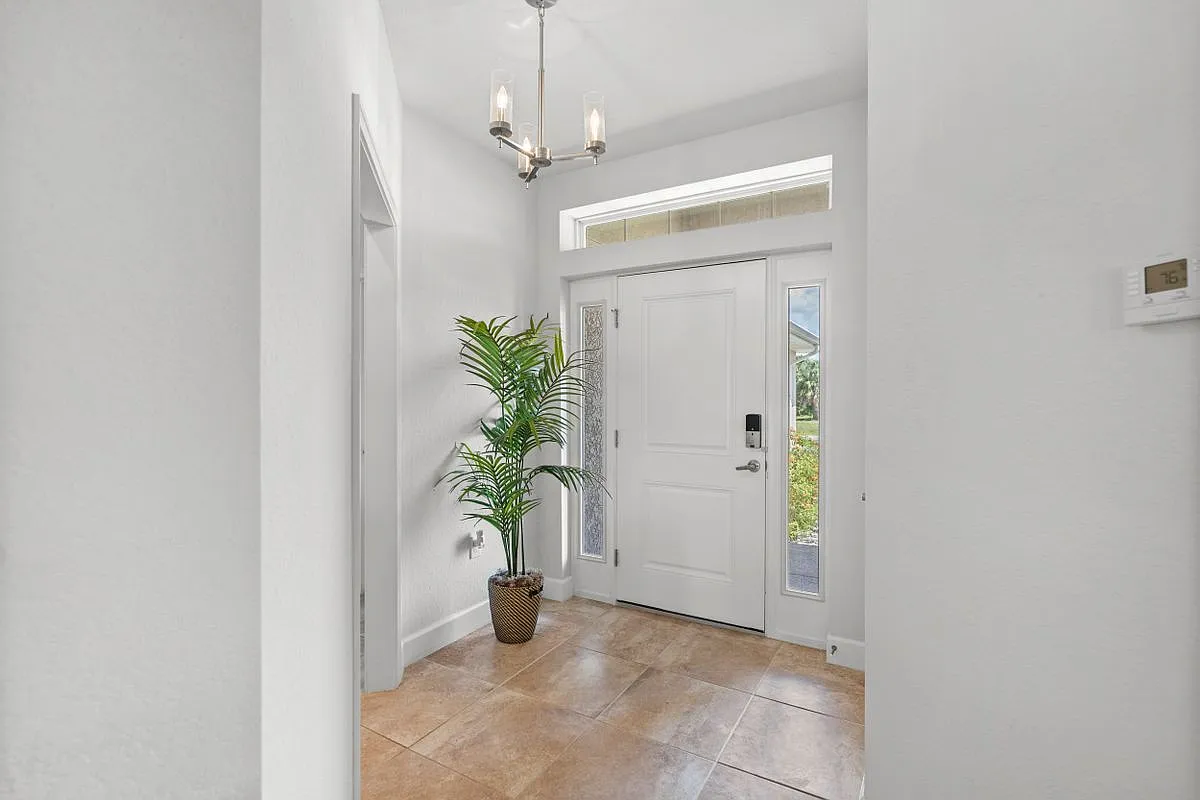 4 bed, 2.0 bath, 1762 sqft, $2,100 — Photo 4