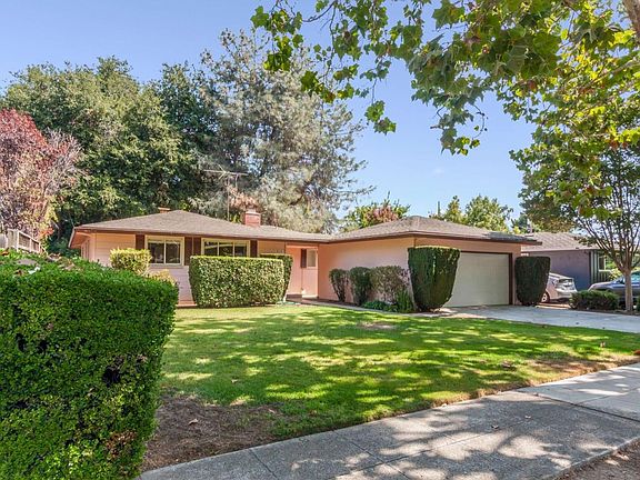 2nd image of 2112 Parkwood Way