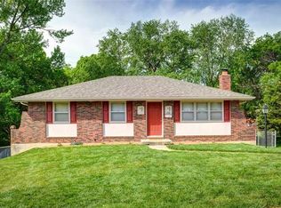 208 S Queen Ridge Dr, Independence, MO 64050