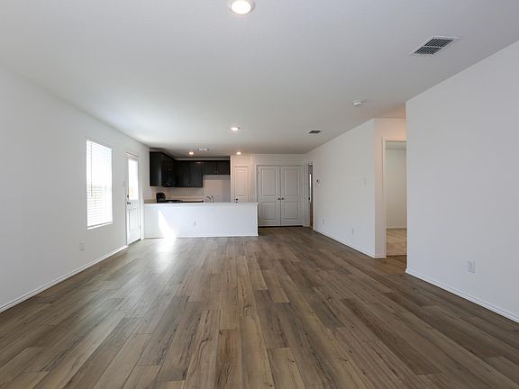 3rd image of 5627 Elwood Dr