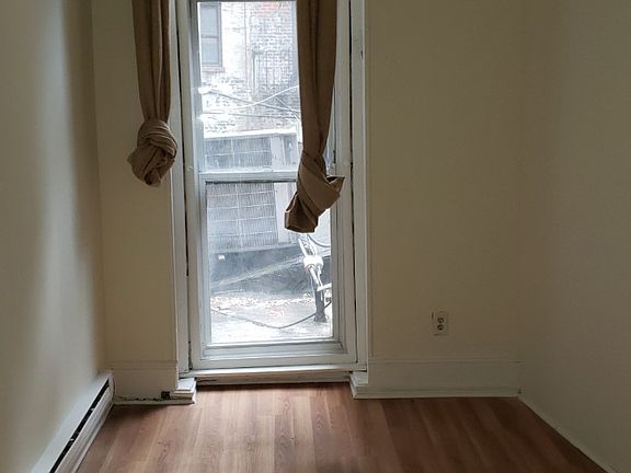 3rd image of 140 E 27th St #1R