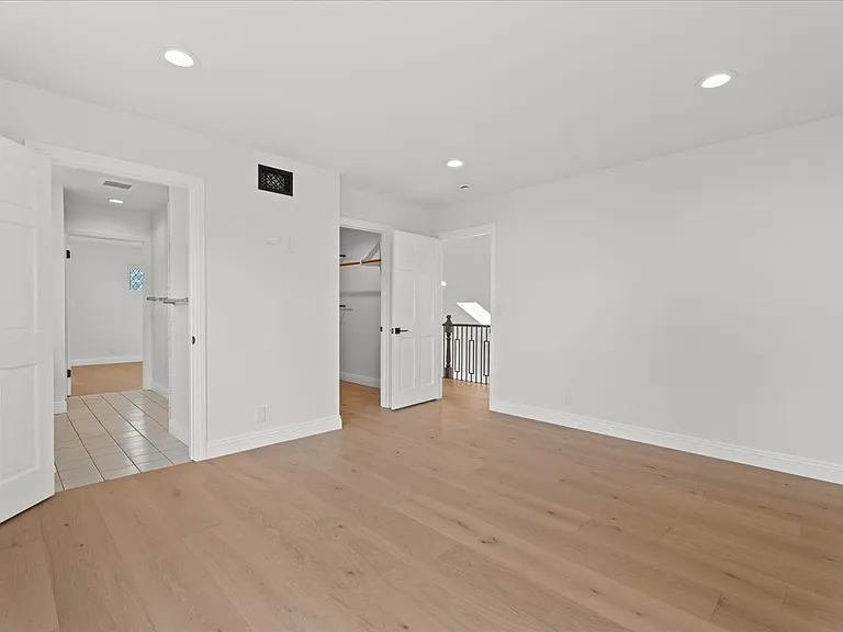 6443 Matilija Ave — Photo 21