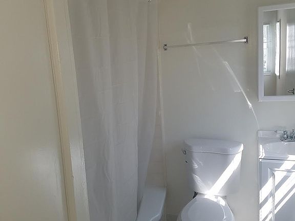 3rd image of 1524 Stanford St APT B