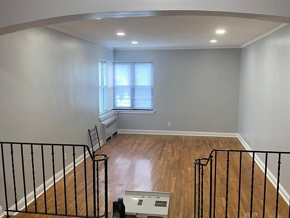 3rd image of 33 S Munn Ave APT 3B