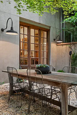 Sold by Compass | media 21