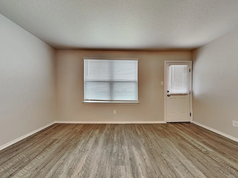 12920 Cicely Ct — Photo 4