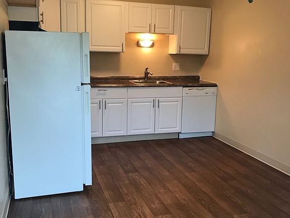 2nd image of 800 SE 10th Ave APT 15