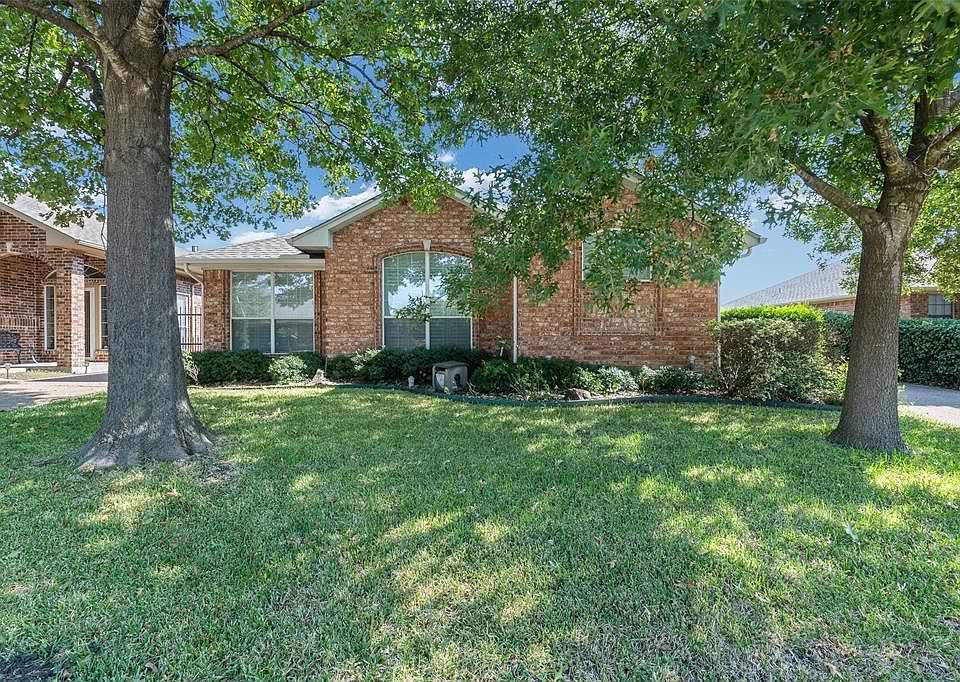 1st image of 124 Bluebonnet Ln