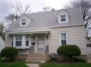 880 South St, Elgin, IL 60123