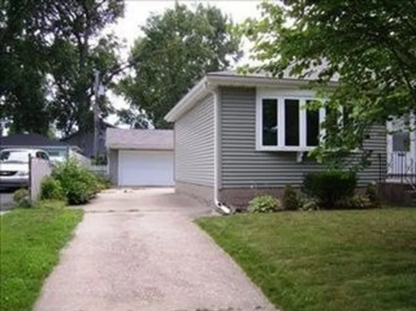 8935 Ohio Pl, Highland, IN 46322
