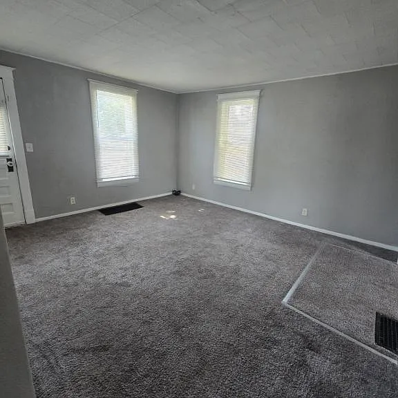 402 SW 3rd St — Photo 9