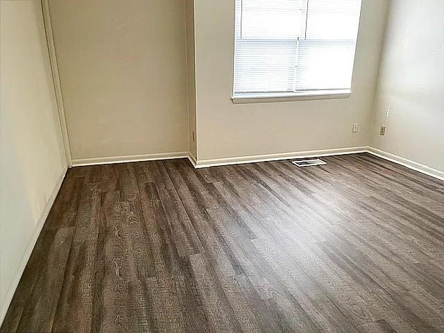 Four Seasons Apartments — Photo 7