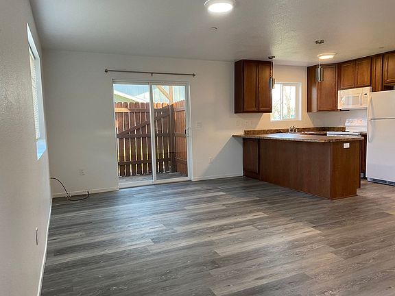 5th image of 825 Lakeside Dr #2