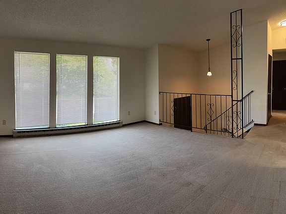 2nd image of 2417-19 S Glenn St #2419