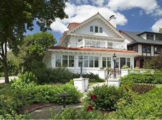 2572 W Lake Of The Isles Pkwy, Minneapolis, MN 55405