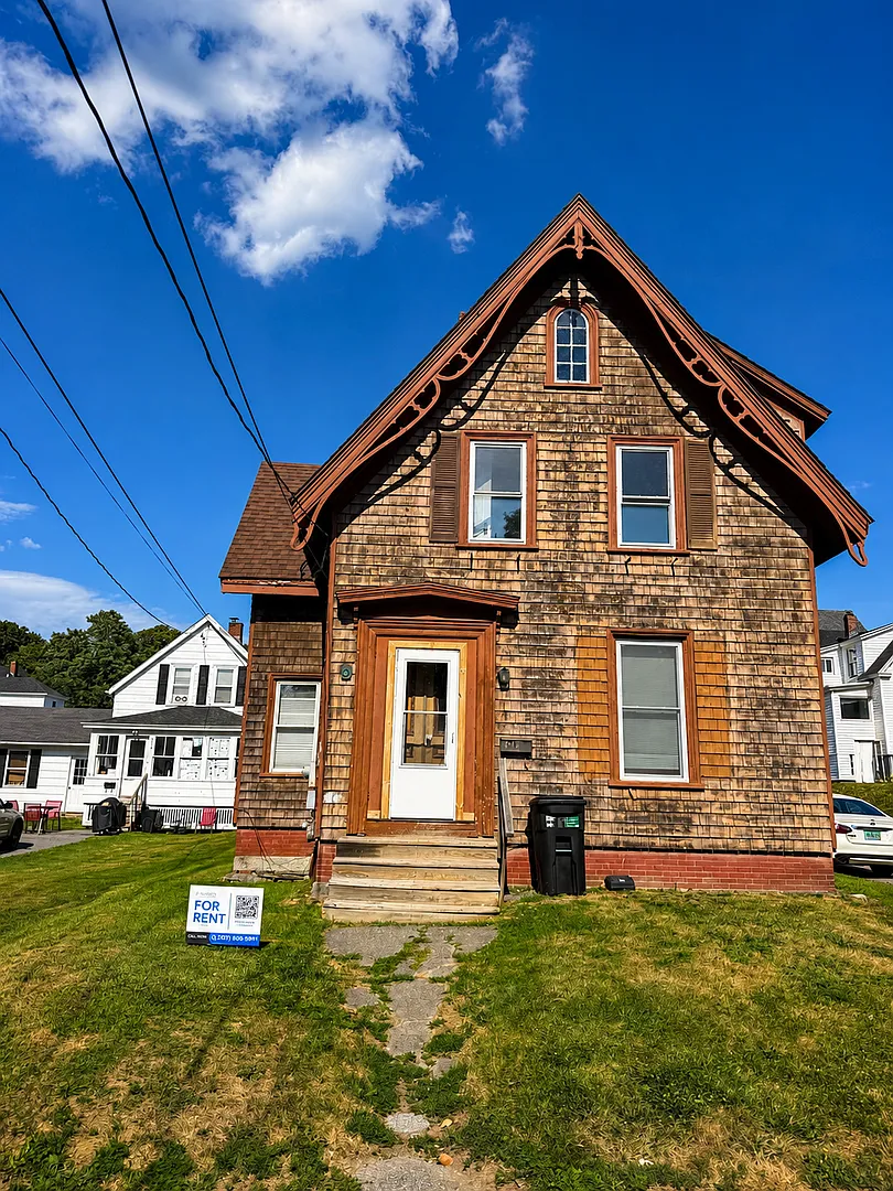 210 Center Street — Photo 1