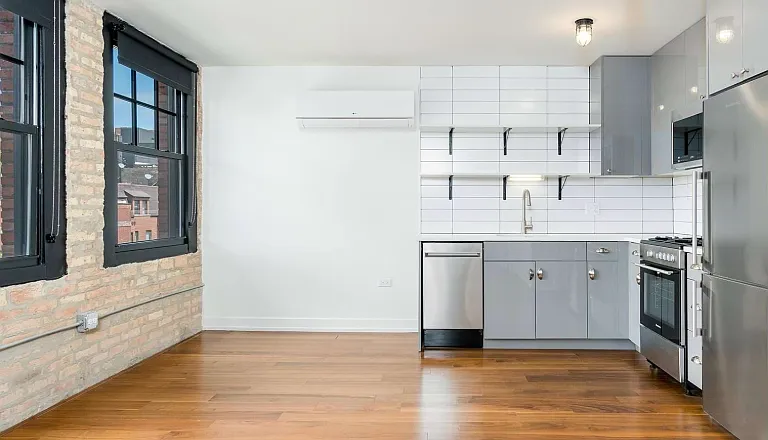 1526 W Monroe St #117 — Photo 1