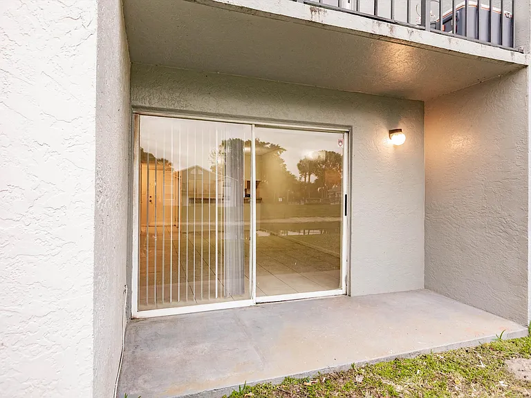959 Lake Terry Dr #B — Photo 2