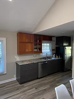 623 E 60th St — Photo 2