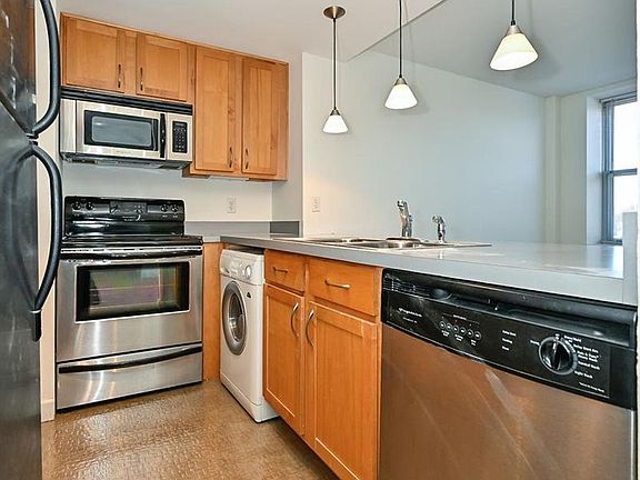 5th image of 5330 Pershing Ave APT 503