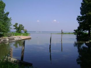 601 N Lake St, Spring Bay, IL