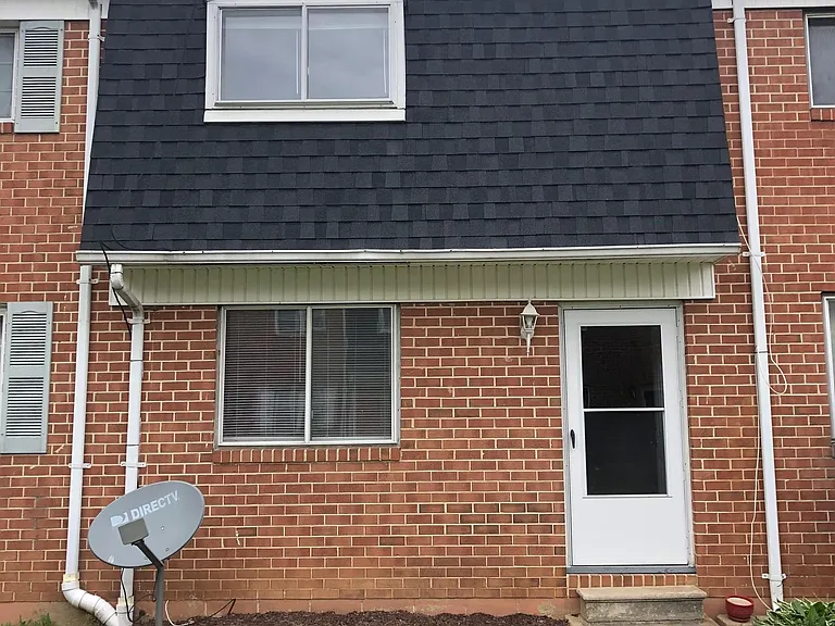 211 Columbine Ct — Photo 2