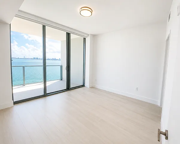 2 bed, 1162 sqft, $5,900 — Photo 3