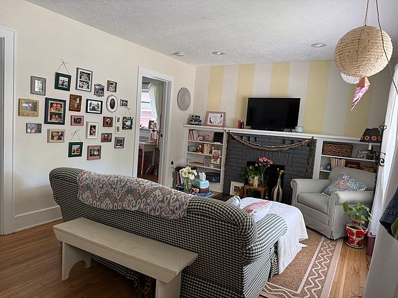 5th image of 127 S Pearl St #1