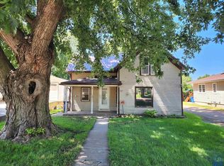 1415 Locust St, Hull, IA 51239