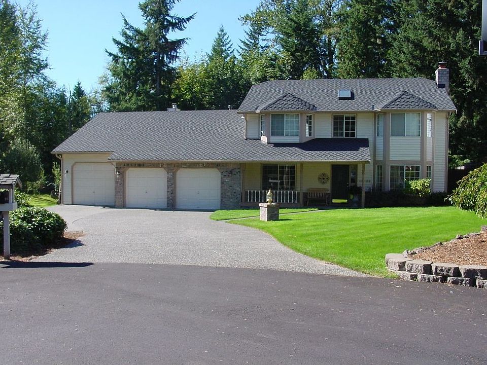 Beautifully updated 4 bdrm home on shy 1/2 acre in quiet cul-de-sac.