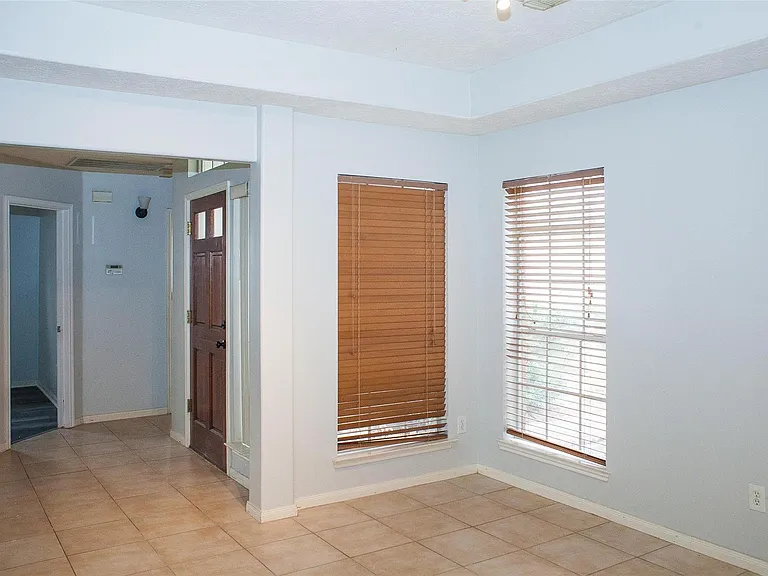 6223 Newbury Dr — Photo 7