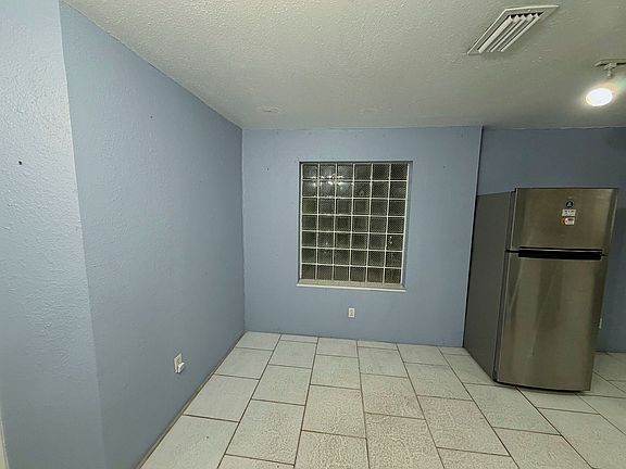 4th image of 8 10th St #B
