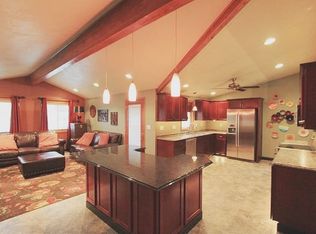 3815 Southlawn Rd, Cedar Falls, IA 50613