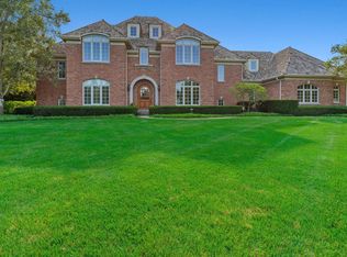 1051 Newcastle Dr, Lake Forest, IL