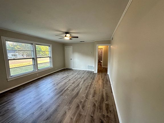 5th image of 624 Camp St