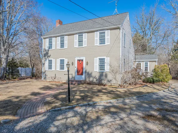 4 Ralyn Road, Cotuit, MA 02635