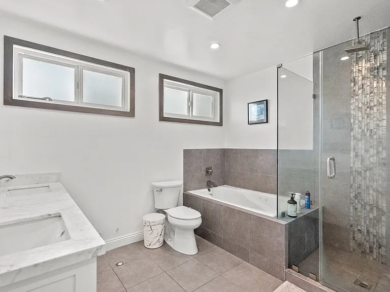 17161 Ludlow St — Photo 11