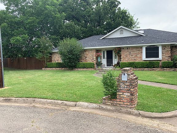 2nd image of 517 Lincoln Dr