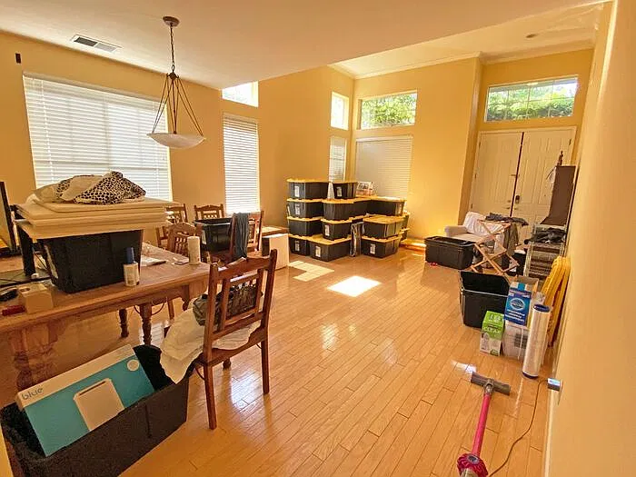 5 bed, 3.0 bath, 2558 sqft, $6,100 — Photo 2