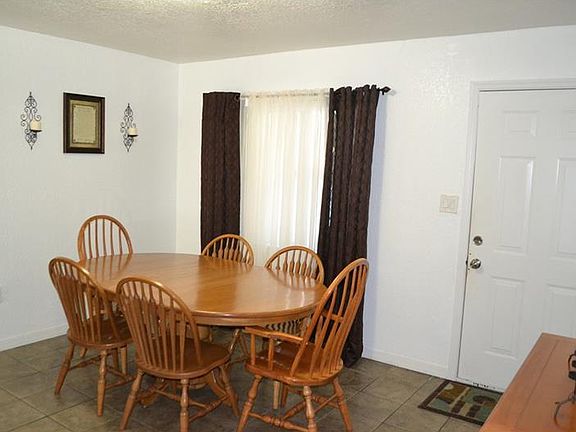 3rd image of 1076 Springbank Ave