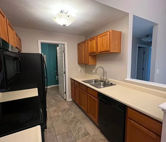 159 Green River Dr #9 — Photo 4