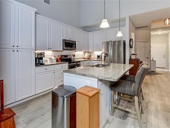 4th image of 203 Merlot St