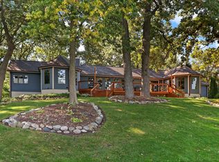 965 W Shore Dr, Fox Lake, IL 60020